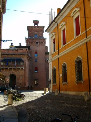 Ferrara_Il castello Estense e Palazzo della Borsa