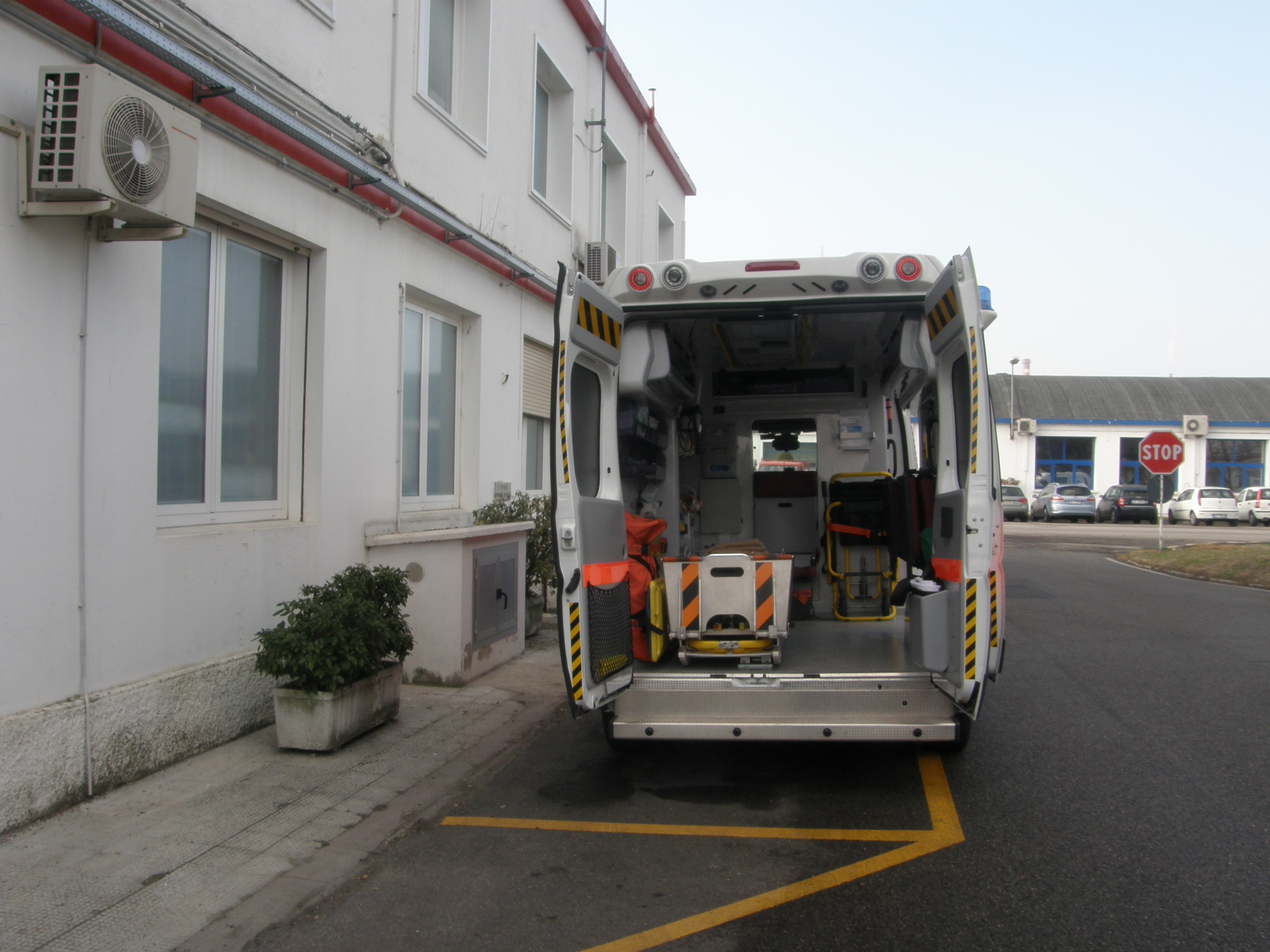 Interno ambulanza - presentazione postazione polo industriale Ferrara 