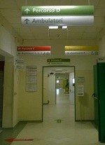esempio di segnaletica presso gli ambulatori dell'ospedale di Argenta