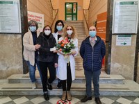 Giornata contro la violenza agli operatori sanitari, il sindaco di Copparo porta fiori alla Casa della Salute: "Serve rispetto"