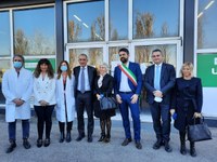 Il sottosegretario Andrea Costa in visita all’hub della Fiera di Ferrara